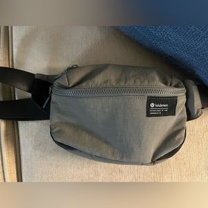 Lululemon Clean Lines belt bag